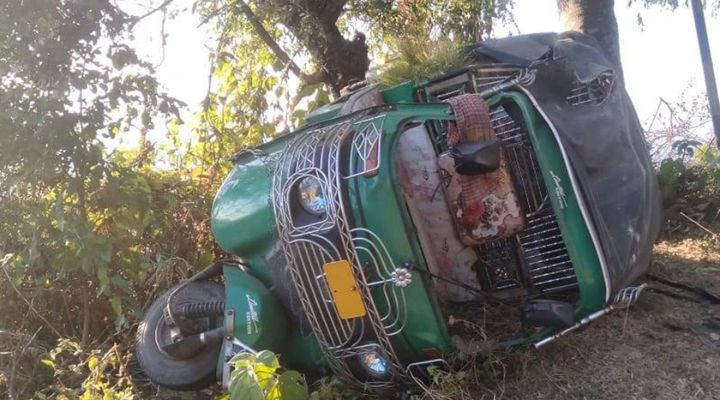 বান্দরবানে সিএনজি উল্টে পর্যটকের মৃত্যু